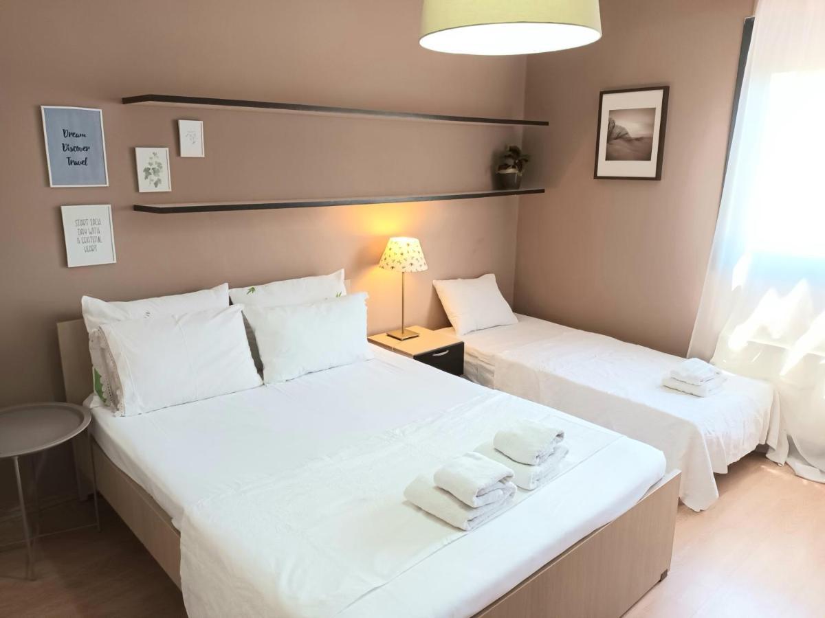 Crystal - Apartment With Garden & Parking 코모티니 외부 사진