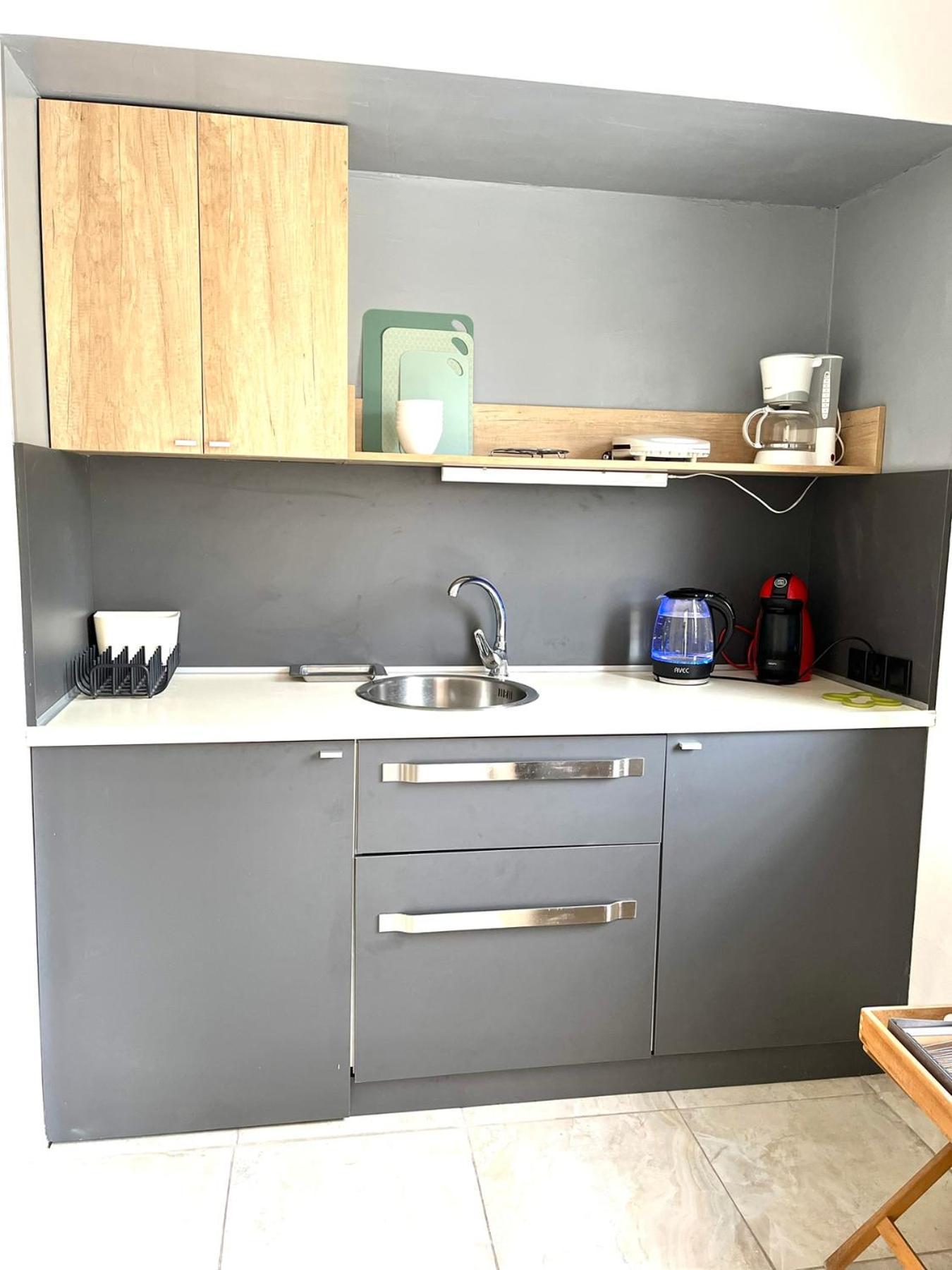 Crystal - Apartment With Garden & Parking 코모티니 외부 사진