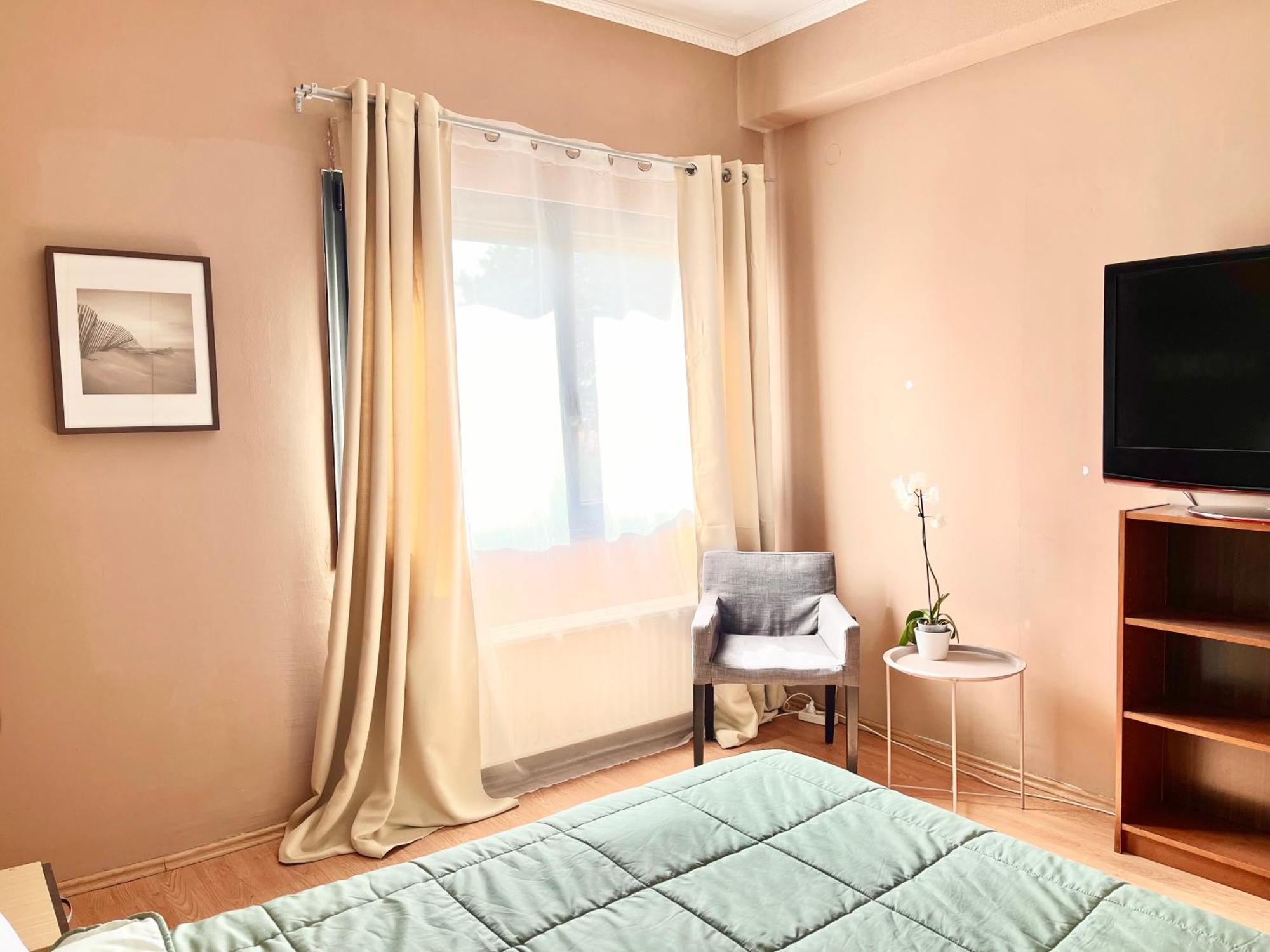 Crystal - Apartment With Garden & Parking 코모티니 외부 사진
